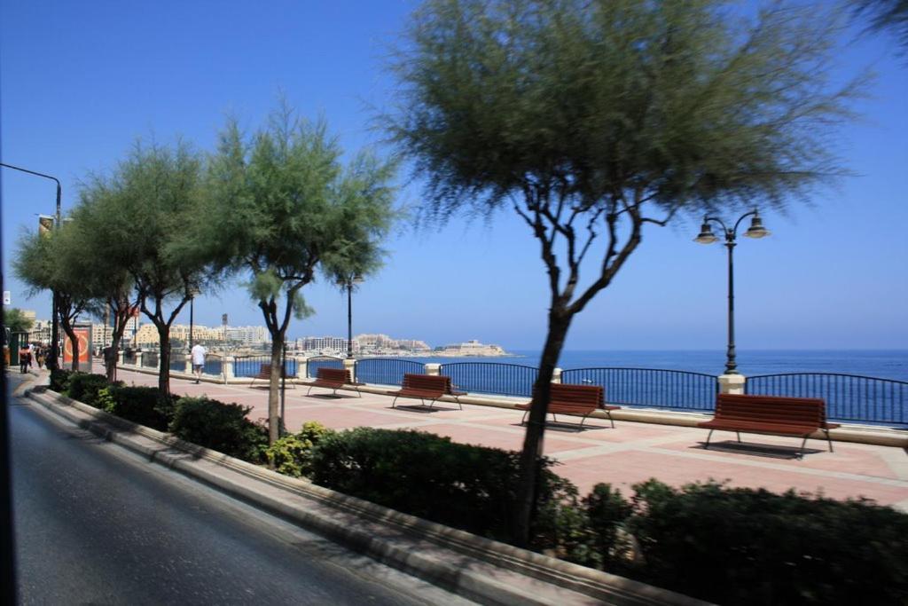Stunning 2Br Holiday Penthouse In Central Sliema Exterior photo